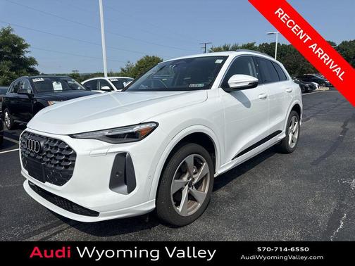 Glacier White Metallic 2026 Audi Q5 Premium Plus TFSI quattro S tronic