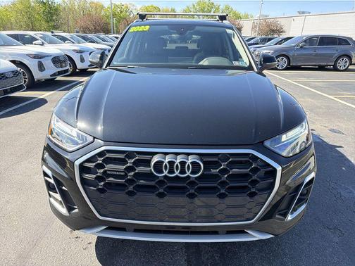 Mythos Black Metallic 2023 Audi Q5 45 S line Premium