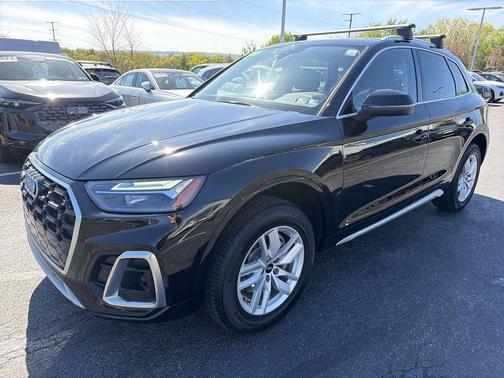 Mythos Black Metallic 2023 Audi Q5 45 S line Premium