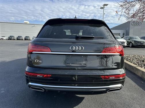 2023 Audi Q5 45 S line Premium