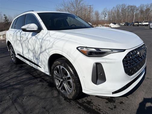 2025 Audi Q5 Premium TFSI quattro S tronic
