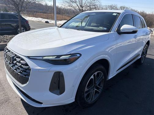 2025 Audi Q5 Premium TFSI quattro S tronic