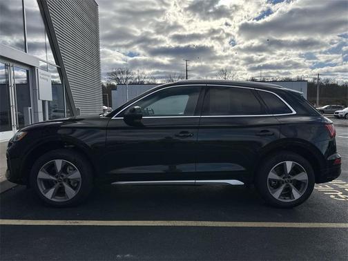 2023 Audi Q5 40 Premium