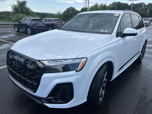 2025 Audi Q7 55 Premium Plus