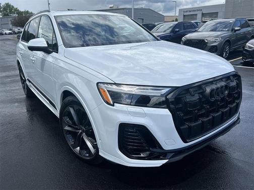 2025 Audi Q7 55 Premium Plus