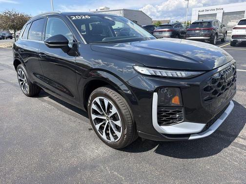 Mythos Black Metallic 2026 Audi Q3 TFSI quattro S tronic