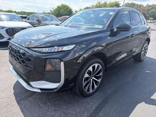 Mythos Black Metallic 2026 Audi Q3 TFSI quattro S tronic