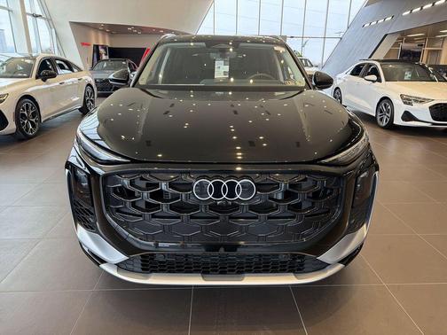 Mythos Black Metallic 2026 Audi Q3 TFSI quattro S tronic
