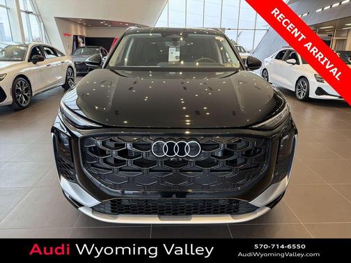 Mythos Black Metallic 2026 Audi Q3 TFSI quattro S tronic