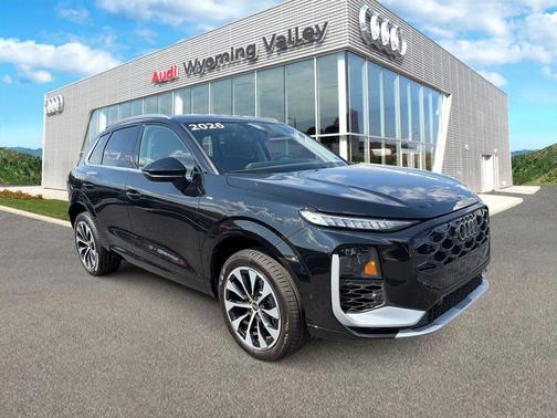 Mythos Black Metallic 2026 Audi Q3 TFSI quattro S tronic