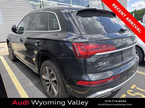 Mythos Black Metallic 2023 Audi Q5 45 S line Premium