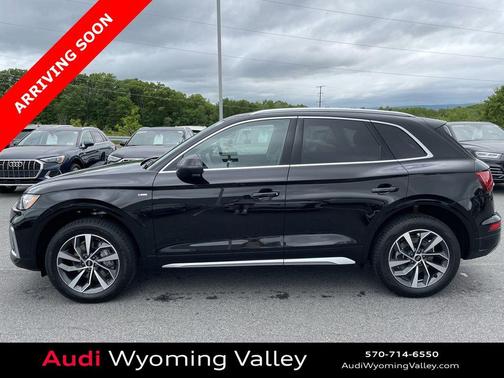 Mythos Black Metallic 2023 Audi Q5 45 S line Premium
