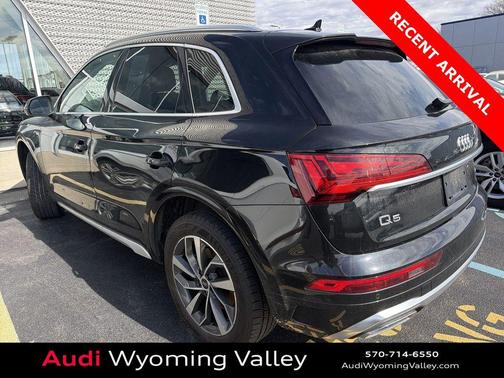 Mythos Black Metallic 2023 Audi Q5 45 S line Premium Plus