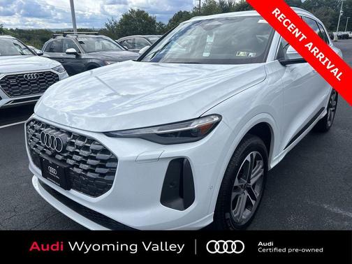 Glacier White Metallic 2025 Audi Q5 Premium Plus TFSI quattro S tronic