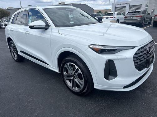 Glacier White Metallic 2025 Audi Q5 Premium Plus TFSI quattro S tronic
