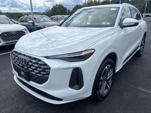 Glacier White Metallic 2025 Audi Q5 Premium Plus TFSI quattro S tronic