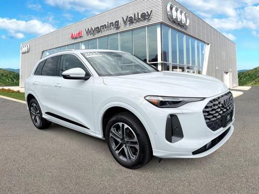 Glacier White Metallic 2025 Audi Q5 Premium Plus TFSI quattro S tronic