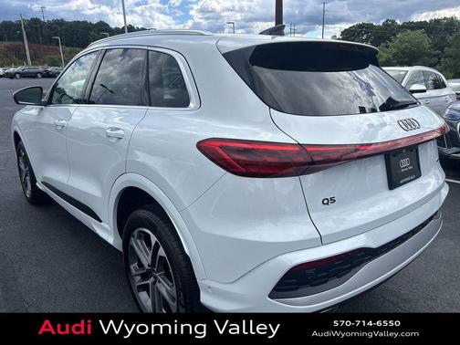 Glacier White Metallic 2025 Audi Q5 Premium Plus TFSI quattro S tronic
