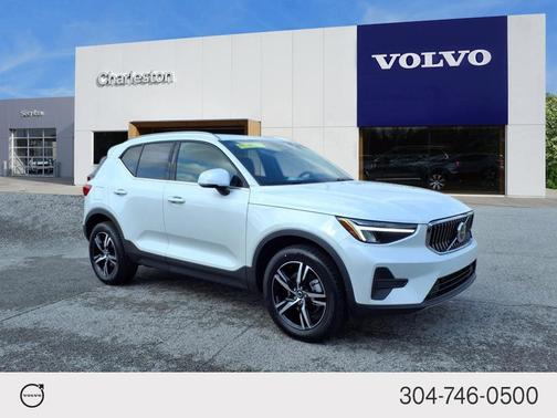 2025 Volvo XC40 B5 Core Bright Theme