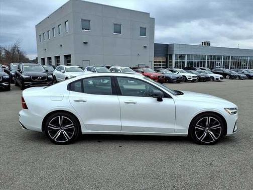 2022 Volvo S60 R-Design