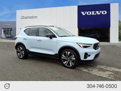 2024 Volvo XC40 B5 Ultimate Dark