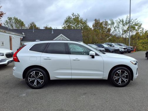 2022 Volvo XC60 B5 AWD Momentum
