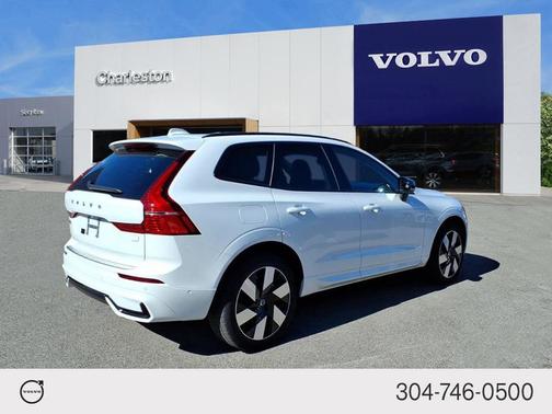 2024 Volvo XC60 Recharge Plug-In Hybrid T8 Plus Dark