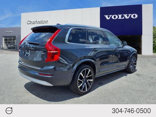 2022 Volvo XC90 T6 AWD Momentum 7 Seater