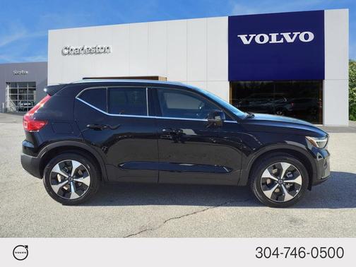 2025 Volvo XC40 B5 Core Bright Theme