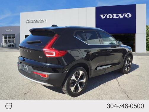 2025 Volvo XC40 B5 Core Bright Theme