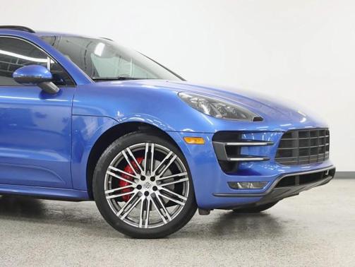 Sapphire Blue Metallic 2017 Porsche Macan Macan Turbo