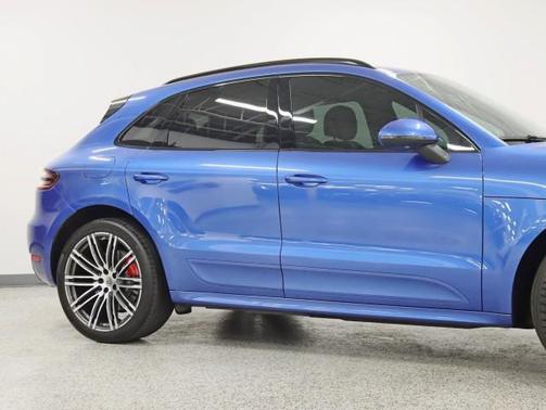 Sapphire Blue Metallic 2017 Porsche Macan Macan Turbo