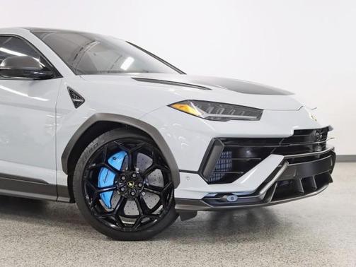 2023 Lamborghini Urus Performante