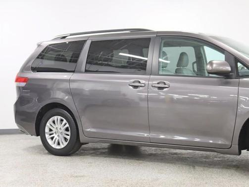 2013 Toyota Sienna LE