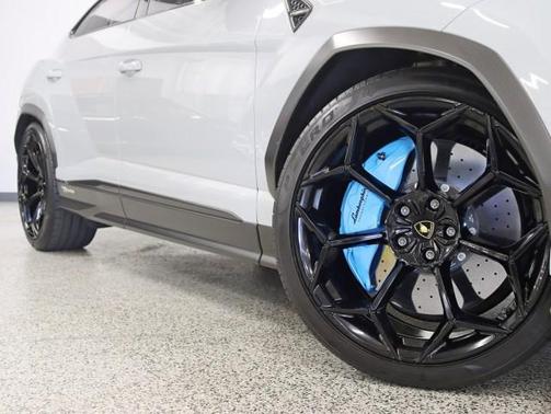 2023 Lamborghini Urus Performante