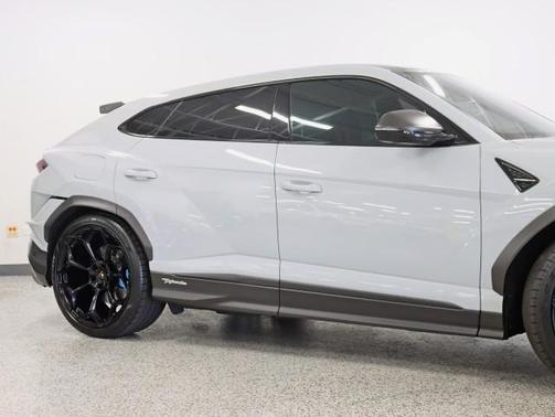 2023 Lamborghini Urus Performante