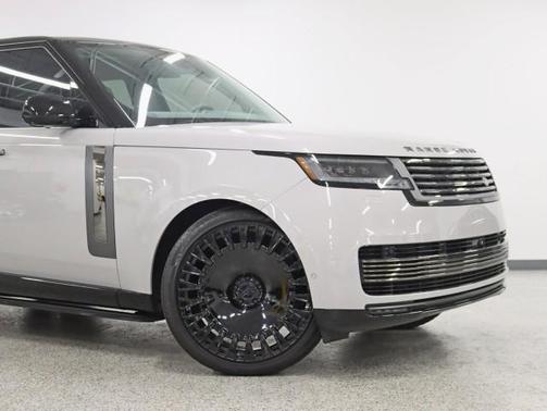 2025 Land Rover Range Rover P615 SV