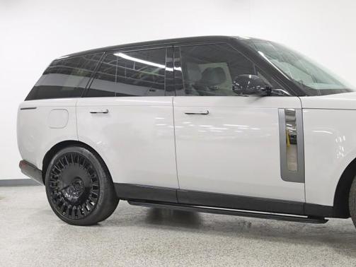 2025 Land Rover Range Rover P615 SV