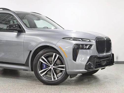 2023 BMW X7 M60i