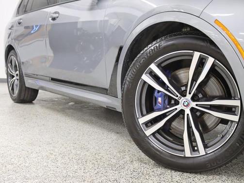 2023 BMW X7 M60i