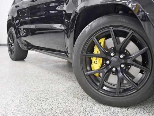 Diamond Black Crystal Pearlcoat 2021 Jeep Grand Cherokee Trackhawk