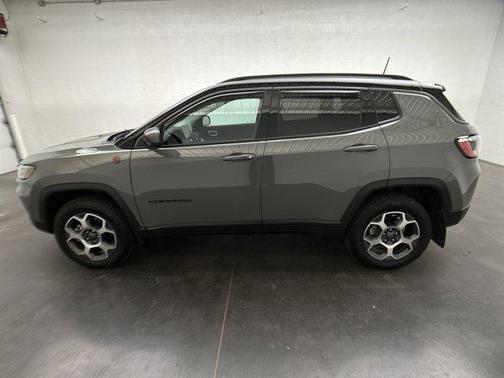 Sting Gray Clearcoat 2022 Jeep Compass Trailhawk