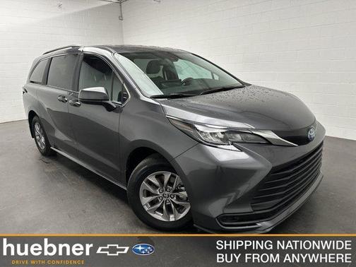 2025 Toyota Sienna LE