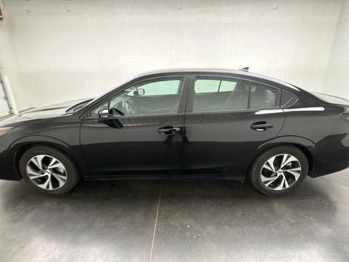 Crystal Black Silica 2025 Subaru Legacy Premium