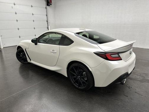 Halo 2023 Toyota GR86 Premium