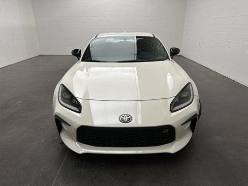 Halo 2023 Toyota GR86 Premium