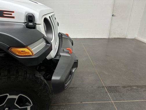 Bright White Clearcoat 2021 Jeep Gladiator Mojave