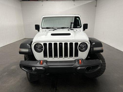 Bright White Clearcoat 2021 Jeep Gladiator Mojave