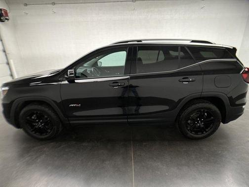 Ebony Twilight Metallic 2022 GMC Terrain AT4