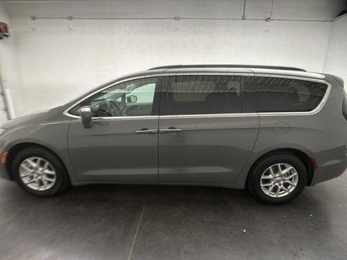 2022 Chrysler Pacifica Touring-L